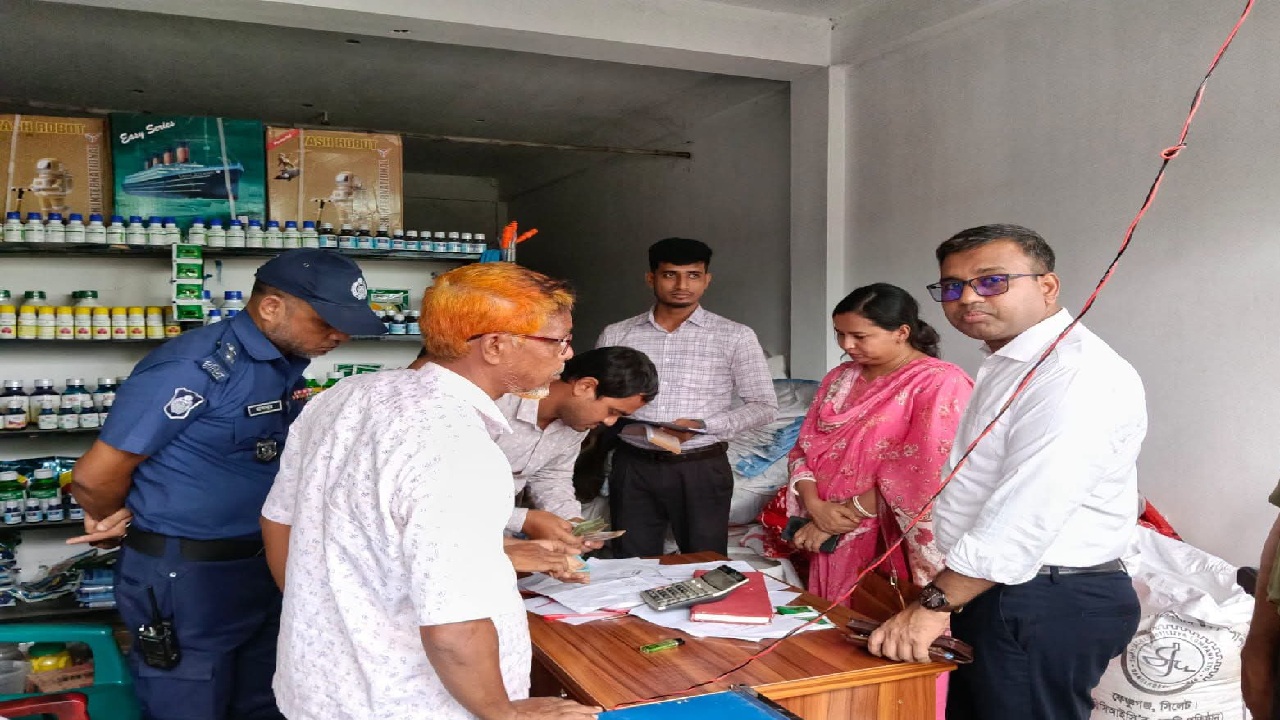 Illegally_stocked_fertilizer_seized_in_Joypurhat_‍and_businessman_fined