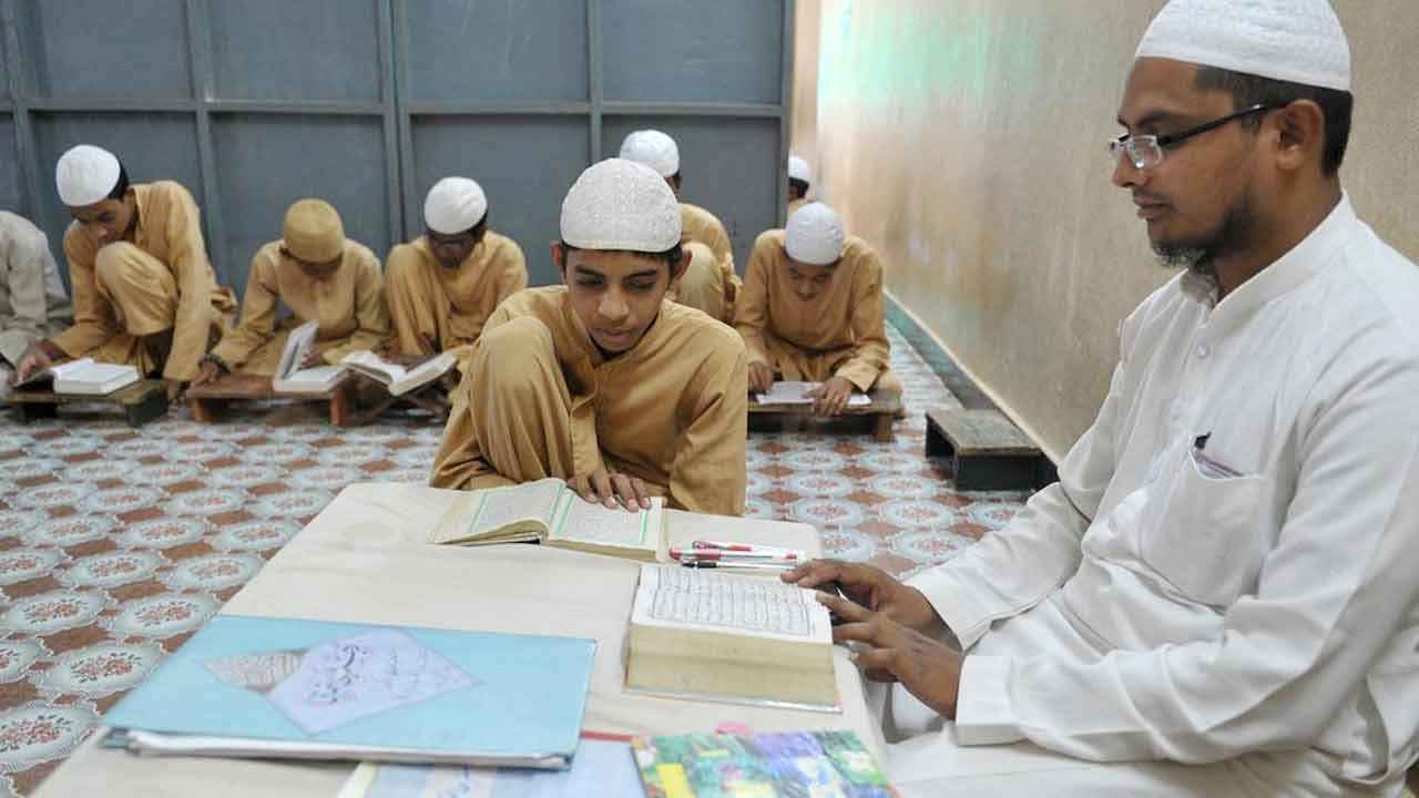 ভারতে আড়াই'শ মাদ্রাসা বন্ধের নির্দেশ