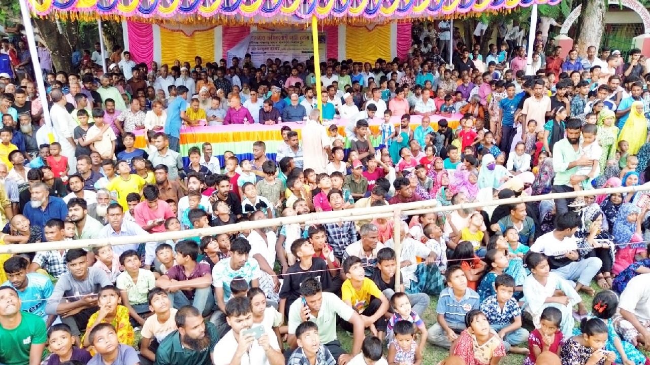 Lathi_Khela_Draws_Big_Crowds_in_Birganj_1