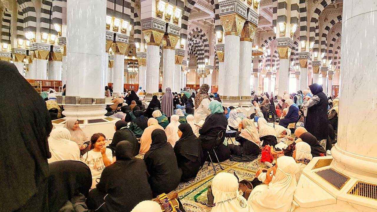 নারীদের জন্য খুলল মদিনার সব মসজিদের দুয়ার