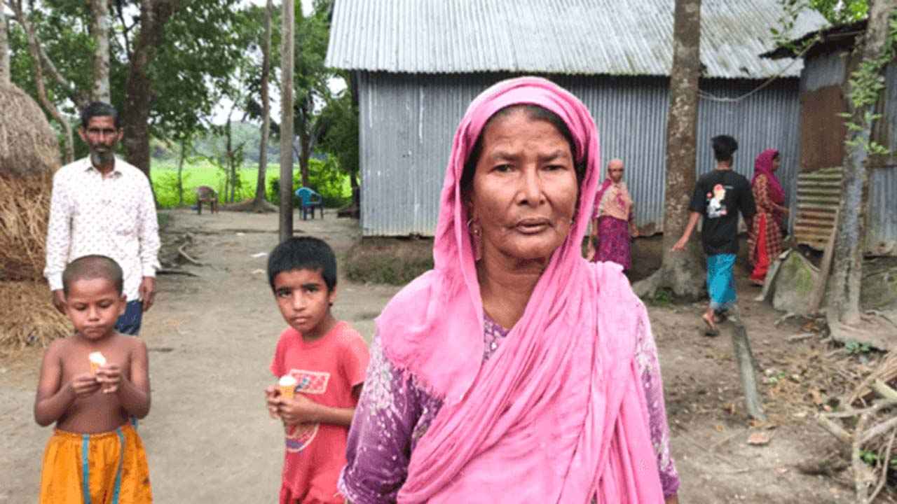 জুয়ার টাকা জোগাতে জীবিত মাকে মৃত দেখিয়ে জমি বিক্রির অভিযোগ