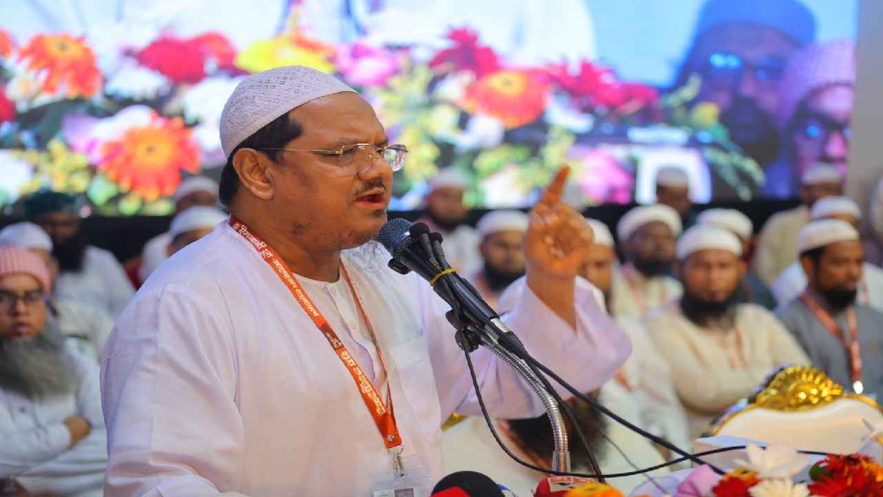 চাঁদাবাজ-টেন্ডারবাজ-দখলবাজদের বিষদাঁত উপড়ে ফেলতে হবে: চরমোনাই পীর