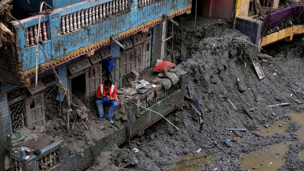 নেপাল-চীন সীমান্তে ভয়াবহ বন্যায় মৃত্যু বেড়ে ১৩৭৫