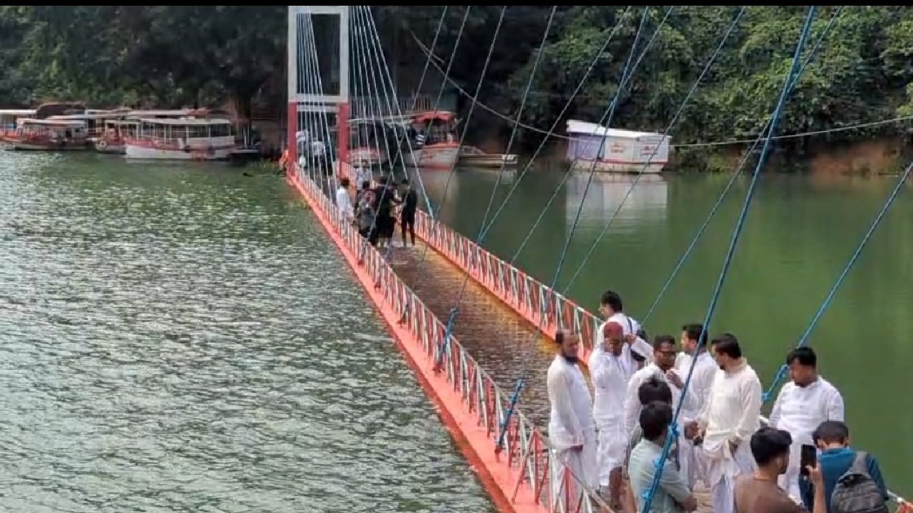 The_Hanging_Bridge_is_the_main_tourist_attraction_of_Rangamati_1