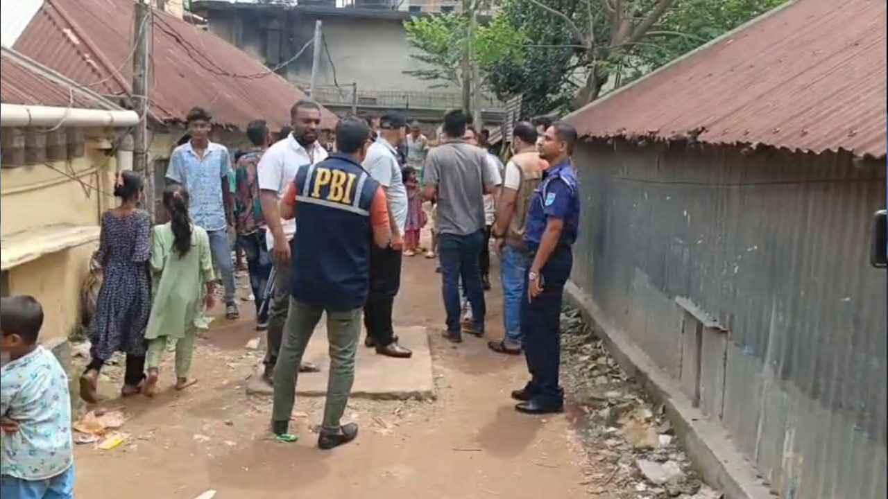আশুলিয়ায় তালাবদ্ধ ঘর থেকে উদ্ধার দুই মরদেহের পরিচয় মিলেছে
