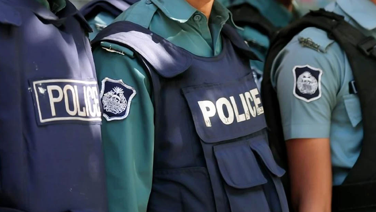 পুলিশের তিন কর্মকর্তা বরখাস্ত