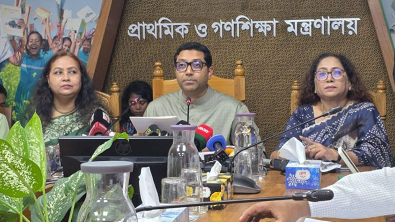প্রাথমিক শিক্ষকদের বদলি স্থগিত