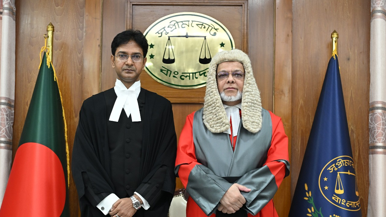হাইকোর্টের স্থায়ী বিচারপতি হিসেবে শপথ নিলেন দেবাশীষ রায় চৌধুরী
