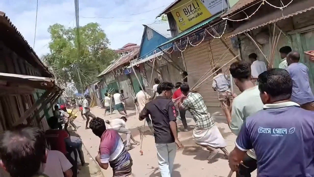 অষ্টগ্রামে জলমহালের দখল নিয়ে বিএনপির দুপক্ষের সংঘর্ষ, আহত ২৫