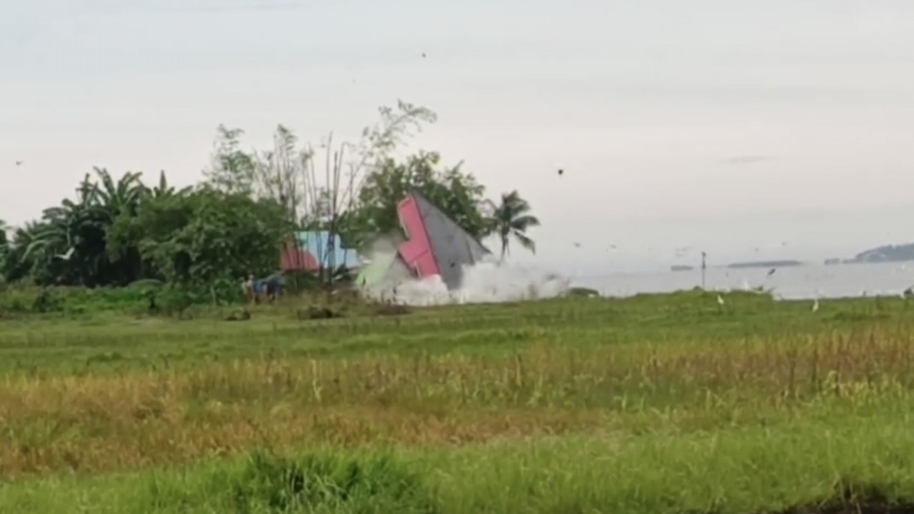শরীয়তপুরের জাজিরার পূর্ব নাওডোবা ইউনিয়নের আলমখার কান্দীতে মালয়েশিয়া প্রবাসী জুলহাস খানের বাড়ি &nbsp;পদ্মার গর্ভে বিলীন হয়ে গেছে। ছবি- ঢাকা মেইল