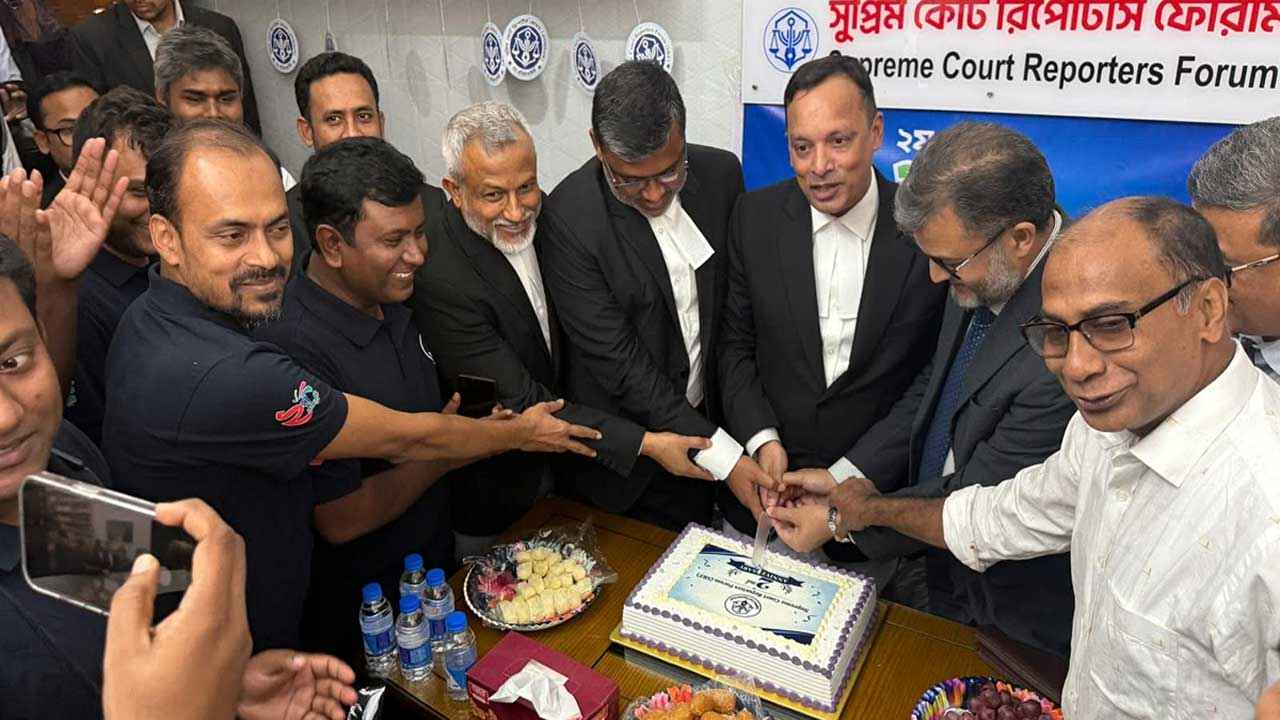 বিচারাঙ্গনে দুর্নীতি দেখলে বস্তুনিষ্ঠ সংবাদ প্রকাশের আহ্বান
