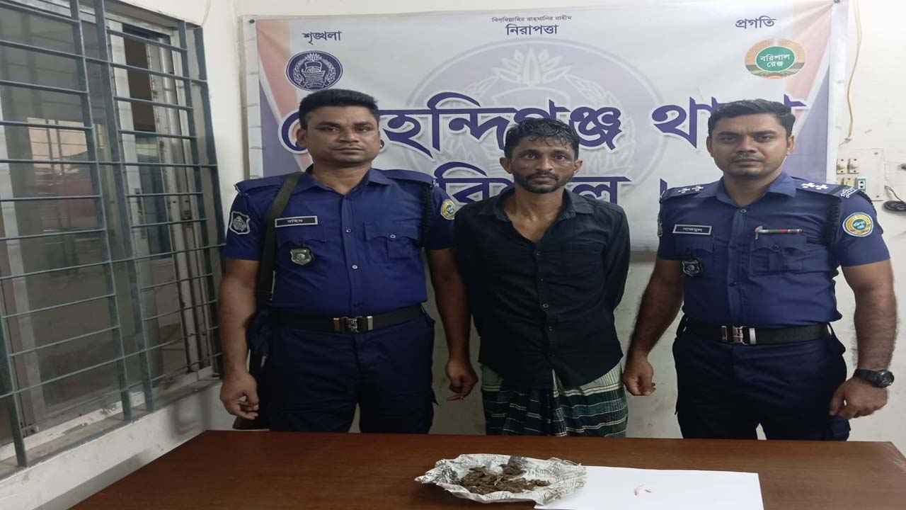 বরিশালে পুলিশকে পিটিয়ে আসামি ছিনতাই, ফের গ্রেফতার