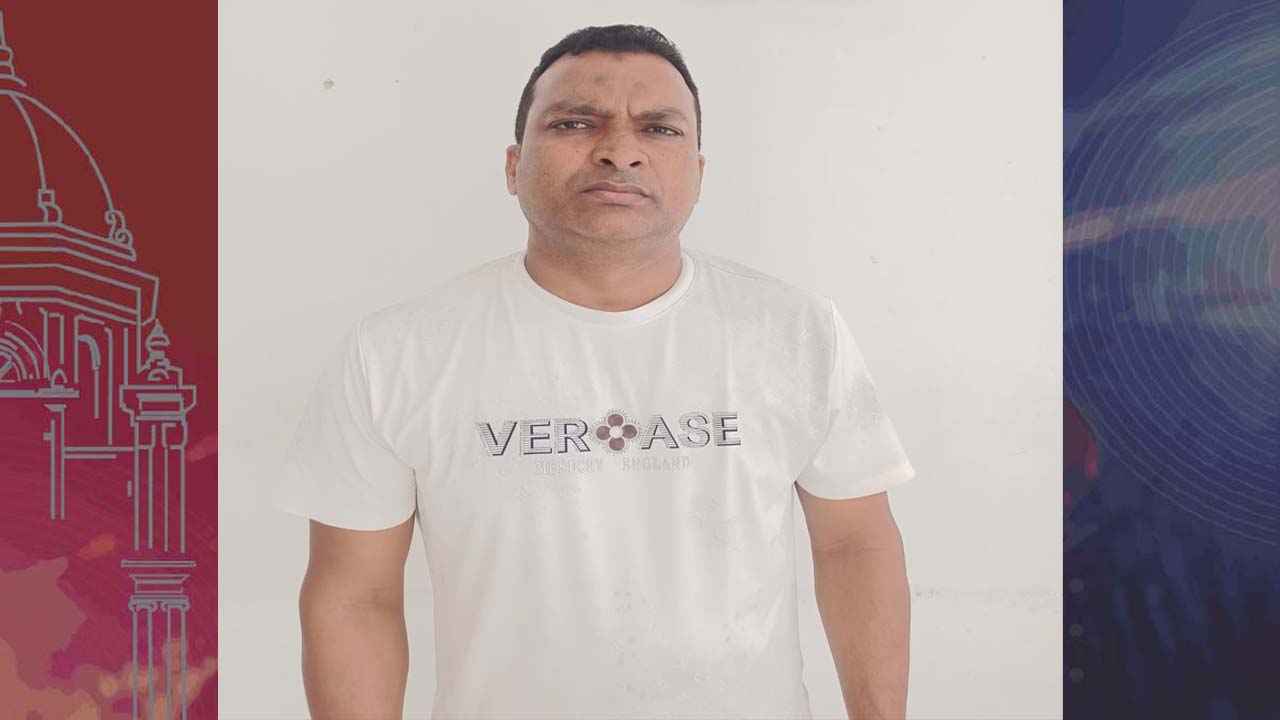 ভারতে যাওয়ার পথে দর্শনা ইমিগ্রেশনে আওয়ামী লীগ নেতা গ্রেফতার