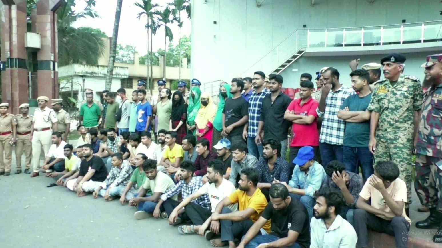 ভারতে সাজাভোগ শেষে বেনাপোল দিয়ে ফিরলেন ৪৭ বাংলাদেশি
