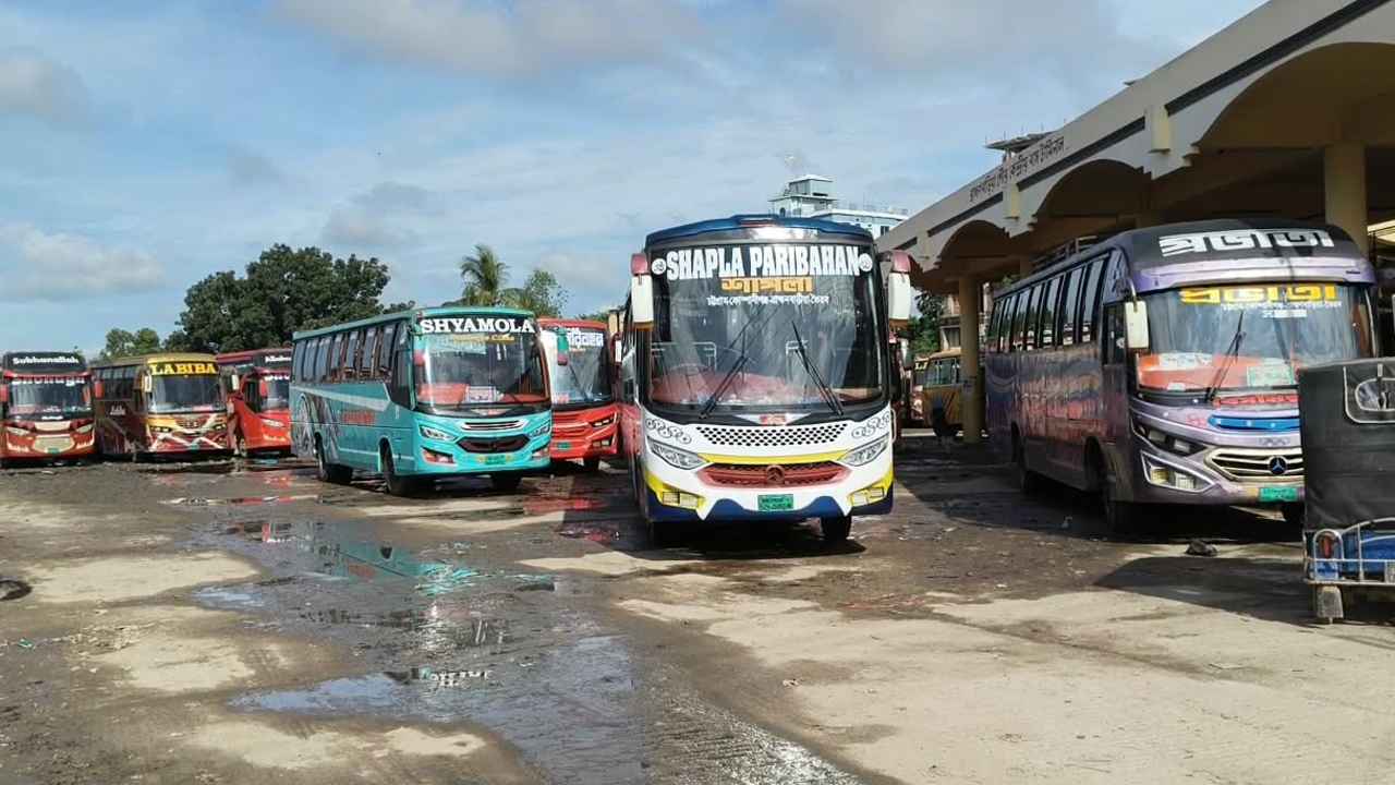 ব্রাহ্মণবাড়িয়ায় গণপরিবহনে নেওয়া হচ্ছে বাড়তি ভাড়া, বিপাকে যাত্রীরা
