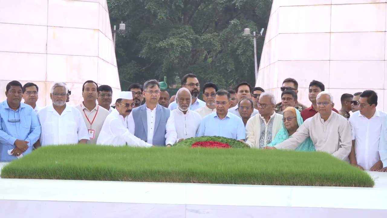 প্রতিষ্ঠাবার্ষিকীতে জিয়া-খালেদার সমাধিতে প্রধানমন্ত্রীর শ্রদ্ধা