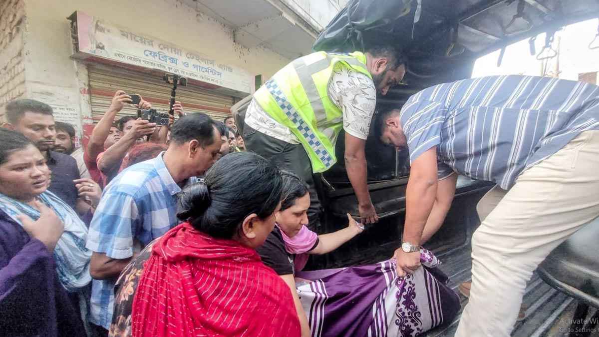 বগুড়ায় শ্বশুরবাড়িতে জামাইকে গলাকেটে হত্যা, স্ত্রী-শাশুড়ি আটক