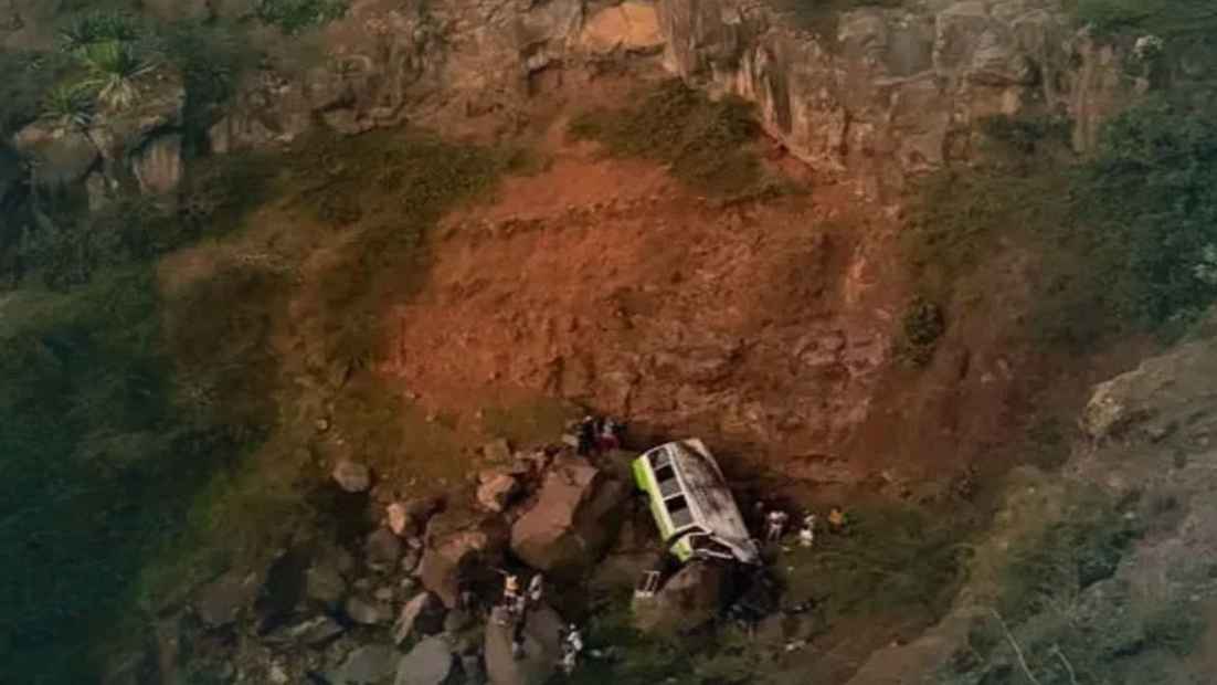 কেপ ভার্দেতে পাহাড়ি সড়ক থেকে বাস খাদে, নিহত ২৫