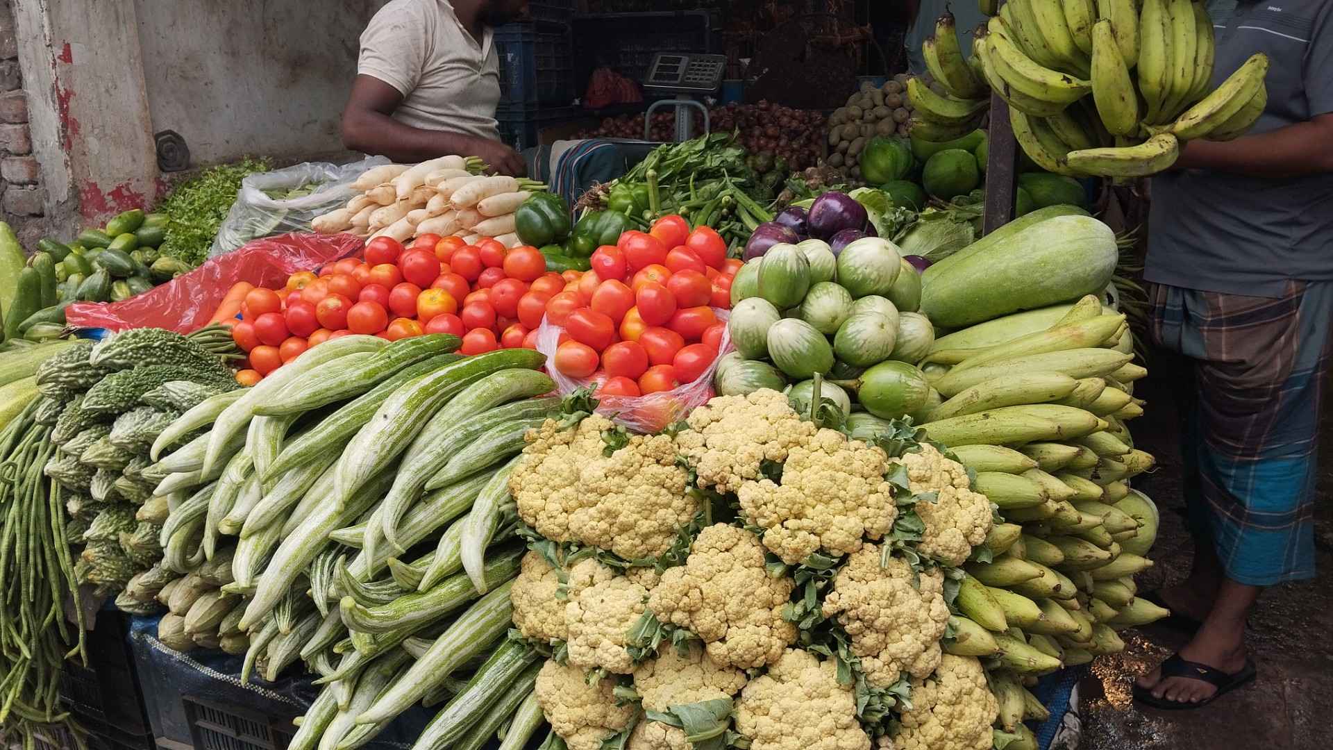 তেলের দাম বাড়ার অজুহাতে সবজির বাজারে বাড়তি চাপ