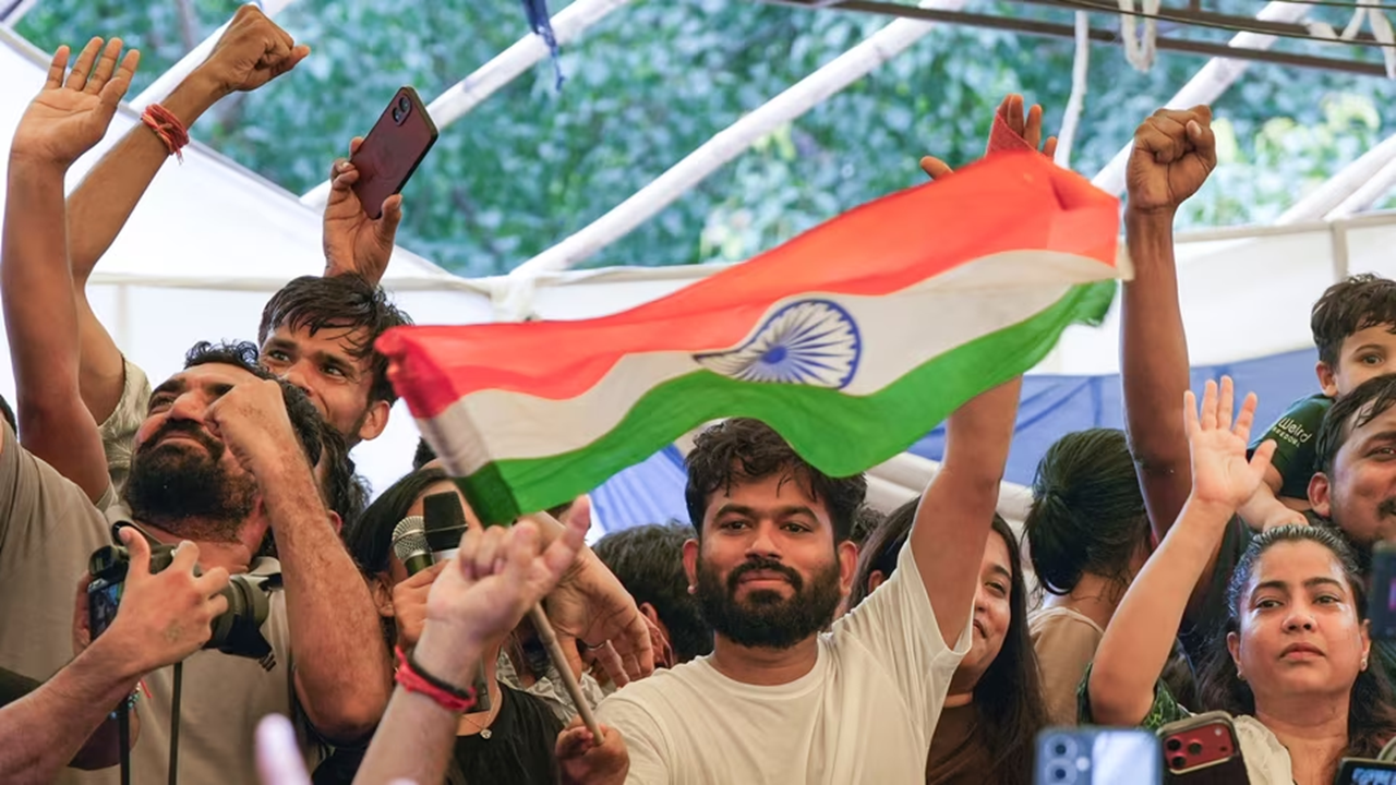 সিইসির পদত্যাগ দাবিতে ‘জেল ভরো’ আন্দোলনের ডাক ককরোচ পার্টির