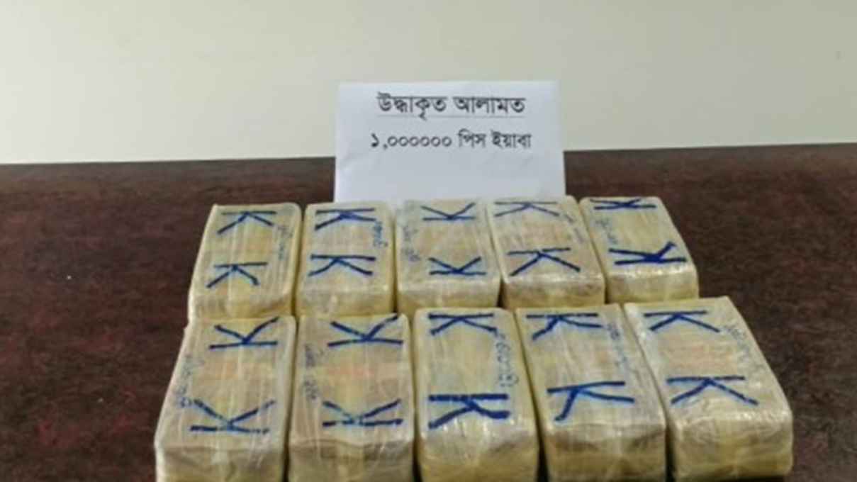 উখিয়ায় ড্রেনে ১ লাখ ইয়াবা ফেলে পালালেন কারবারিরা