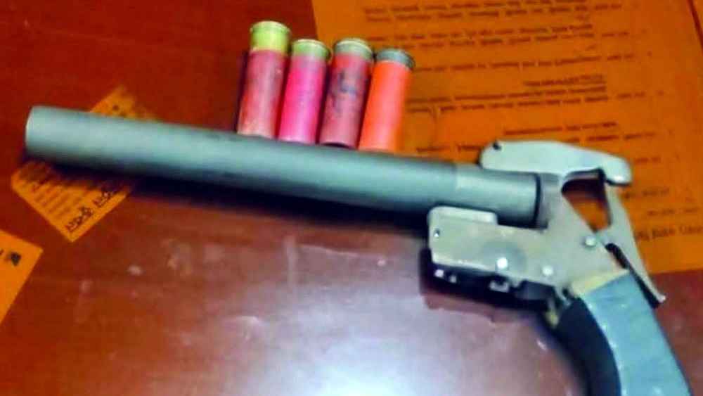 দিনাজপুরে ওয়ান শুটার গান ও গুলিসহ গ্রেফতার ২