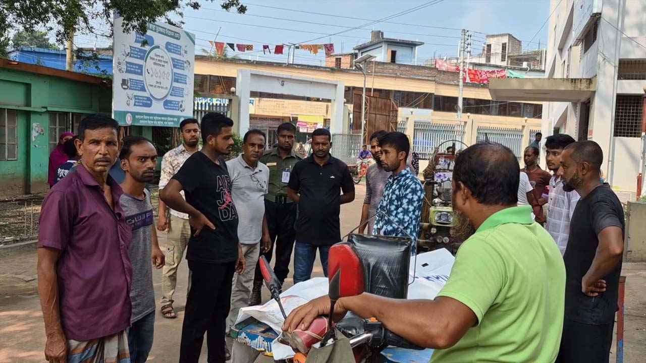 ঝিনাইদহে বাসচাপায় হোটেল শ্রমিক নিহত