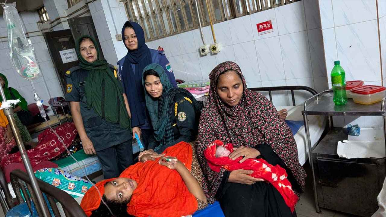 অ্যাম্বুলেন্সেই পুত্রসন্তানের জন্ম দিলেন যশোর কারাগারের নারী হাজতি