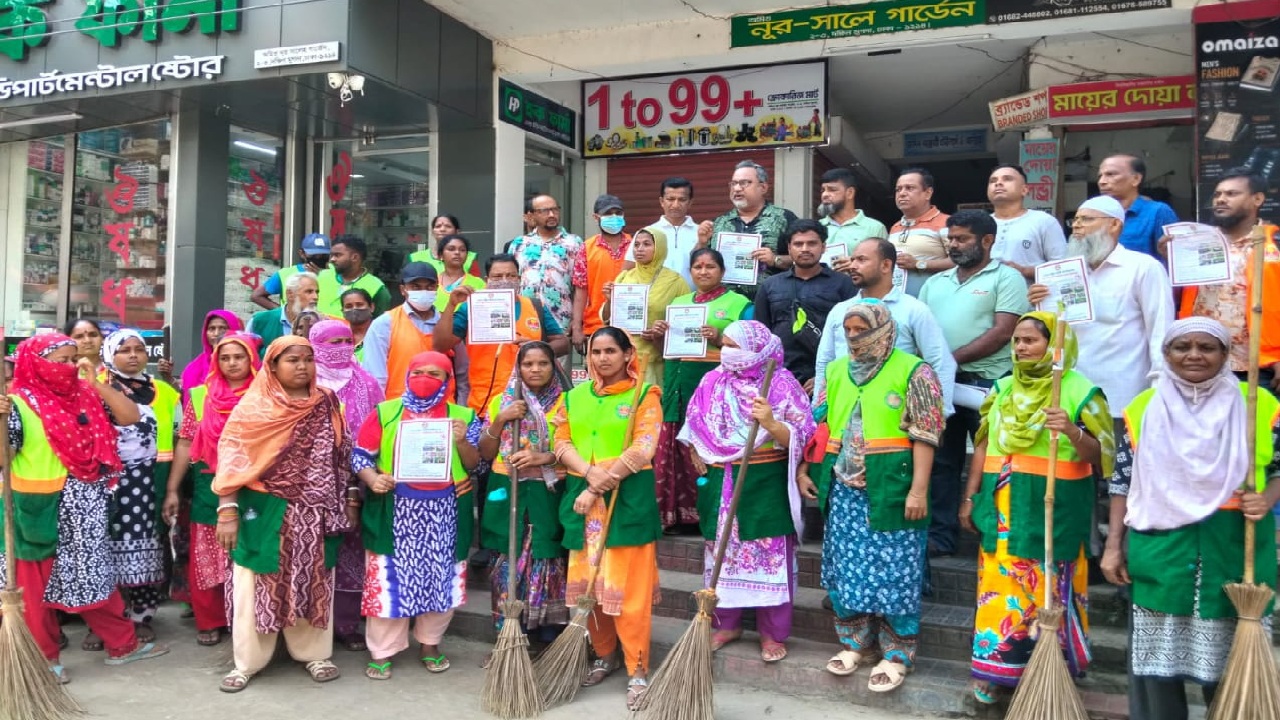 ডেঙ্গু প্রতিরোধে ডিএসসিসি এলাকায় বিশেষ পরিচ্ছন্নতা ও মশক নিধন অভিযান