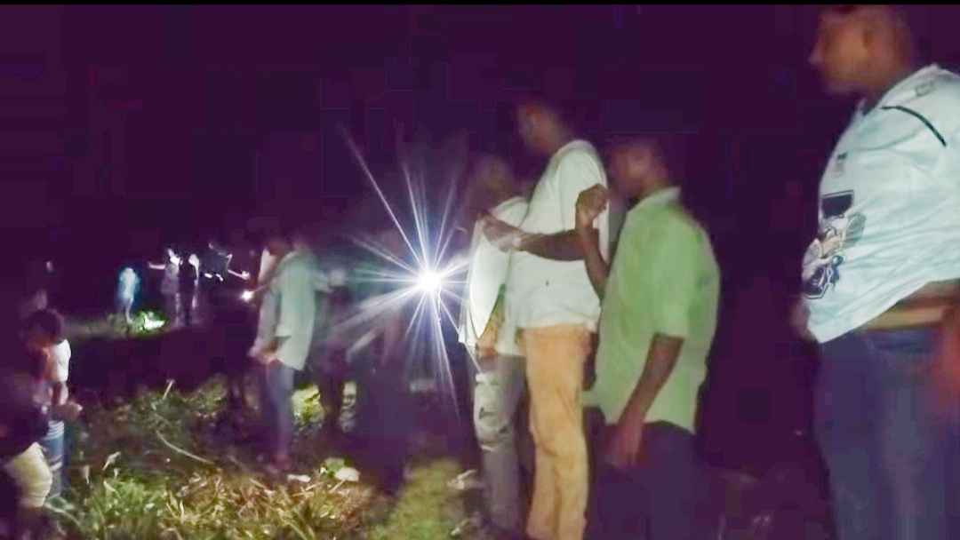 নড়াইলে নবগঙ্গায় নৌকা ডুবে জেলে নিখোঁজ