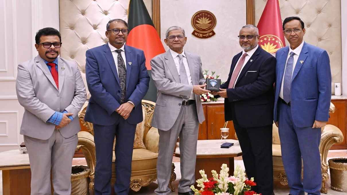 যত প্রভাবশালীই হোক, দুর্নীতিবাজদের আইনের আওতায় আনতে হবে: রাষ্ট্রপতি