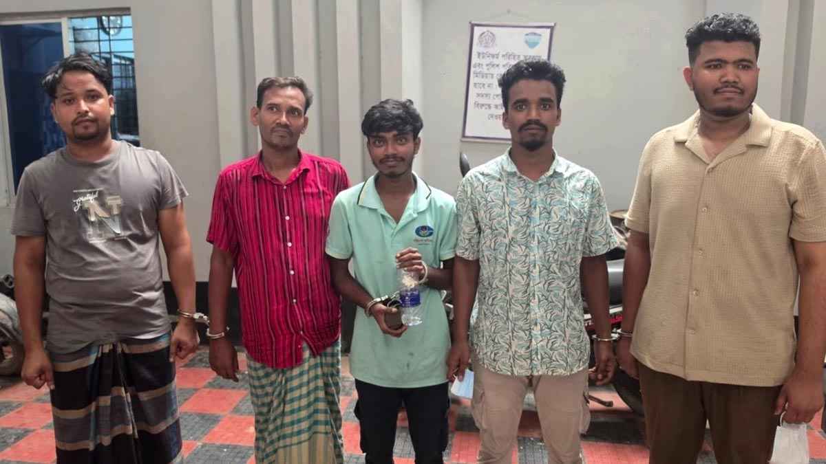 ফেনীতে নিষিদ্ধ ছাত্রলীগের মিছিলে নেতৃত্বদানকারীসহ গ্রেফতার ২০