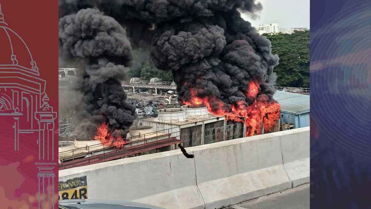 মহাখালী রেলগেটে ৭ তলা ভবনে আগুন, নিয়ন্ত্রণে ৩ ইউনিট
