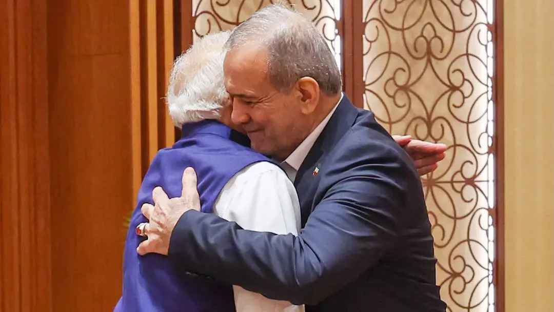 মোদিকে ইরান সফরের আমন্ত্রণ জানালেন পেজেশকিয়ান