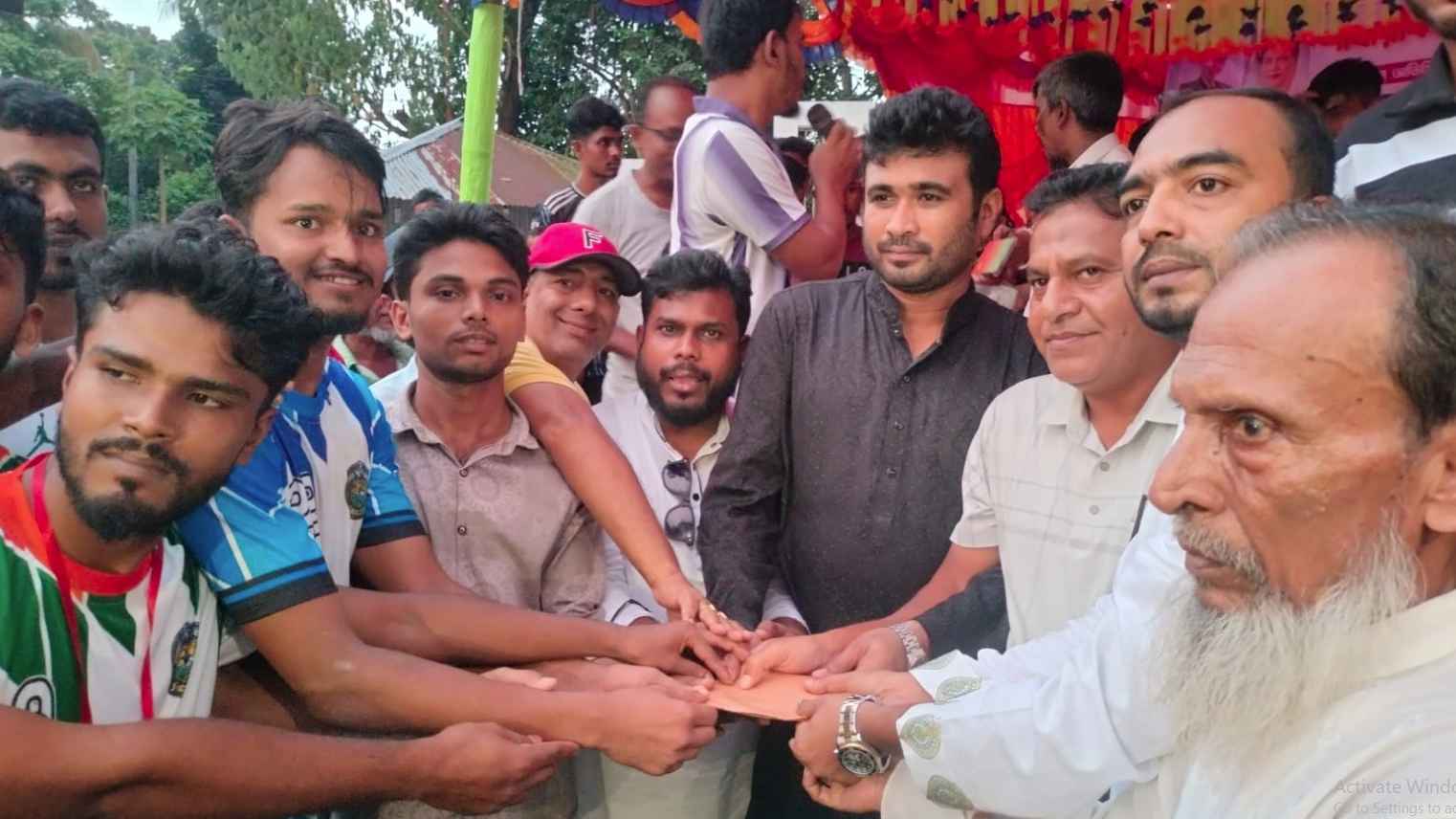 নাজিরপুরে ৮ দলীয় ফুটবল টুর্নামেন্টে চ্যাম্পিয়ন চিতলমারী একাদশ