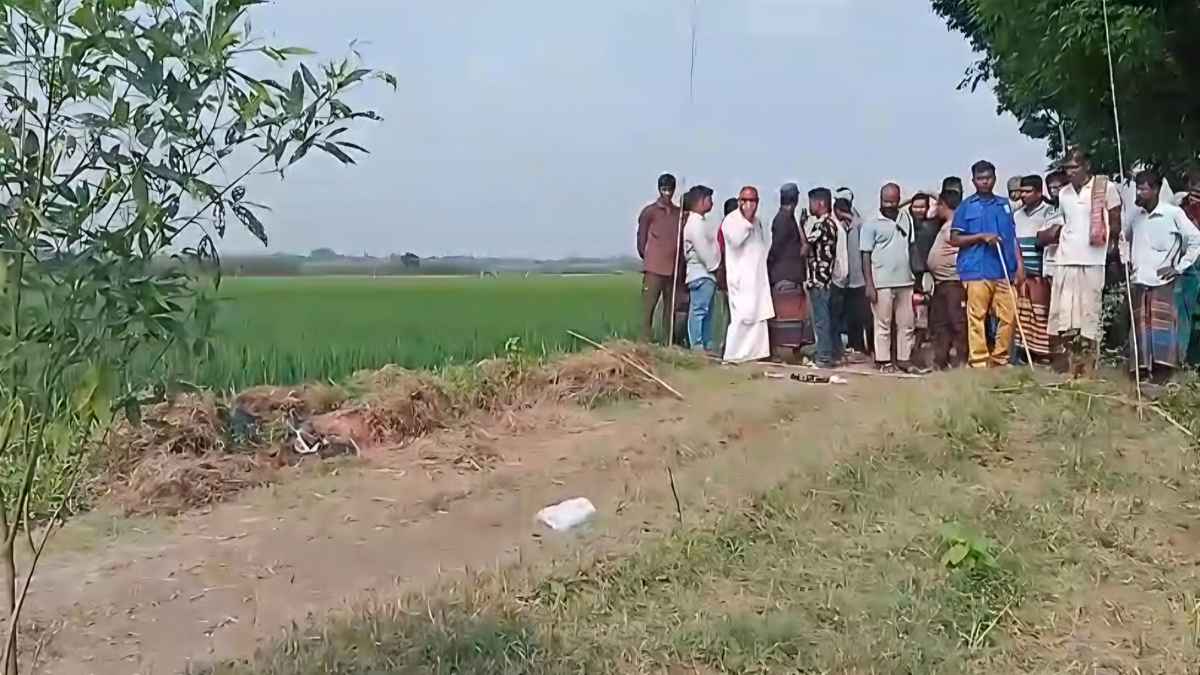 মাঠ থেকে অজ্ঞাত পরিচয় যুবকের আংশিক গলিত লাশ উদ্ধার