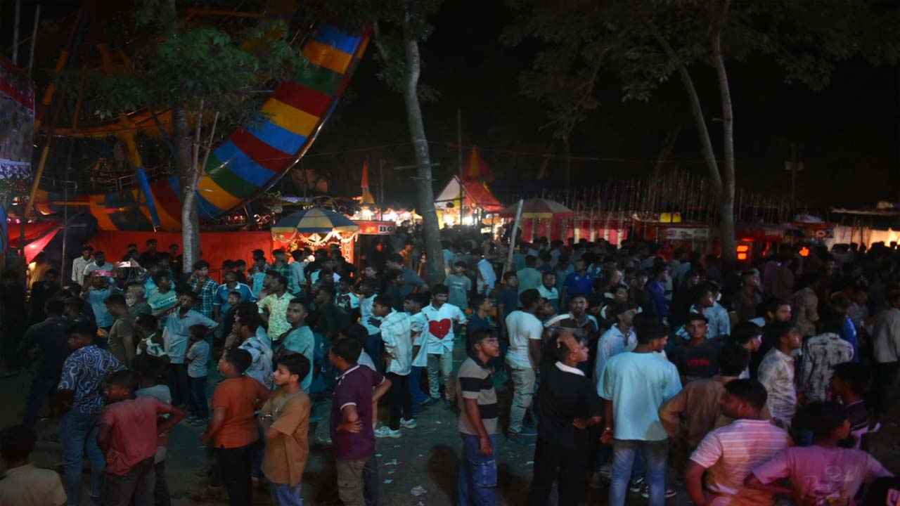 গভীর রাতে জমে বলুহ মেলা, জুয়া ও মাদক বিক্রির অভিযোগ