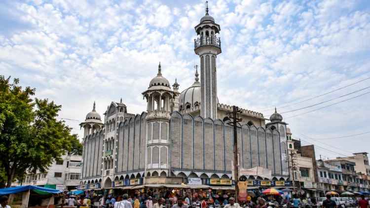 ৬০০ বছরের পুরনো মসজিদ ভাঙা নিয়ে ভারতে পুলিশের সঙ্গে সংঘর্ষ