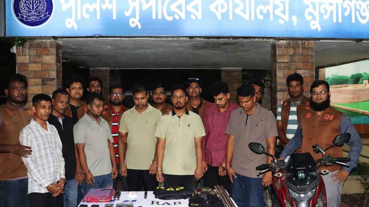 র্যাব সদস্য পরিচয়ে স্বর্ণ ব্যবসায়ীর মাল লুটের চেষ্টা, গ্রেফতার ৭