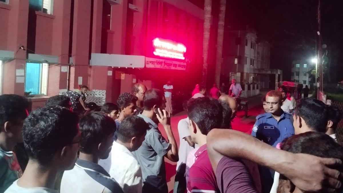 ৪৫ টাকার চায়ের বিল নিয়ে সংঘর্ষ, আহত হয়ে হাসপাতালে দুই পক্ষের ১৩ জন