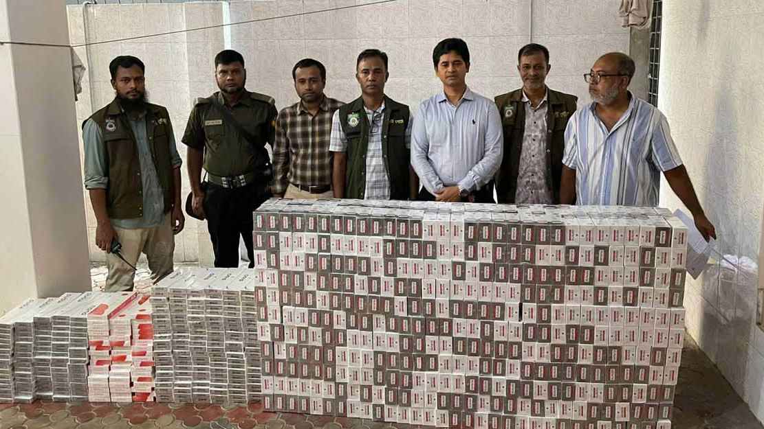 রাজধানীতে ৩ লাখ ১৬ হাজার বিদেশি সিগারেট জব্দ