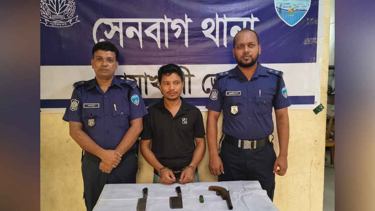 নোয়াখালীতে বসতঘরের তোষকের নিচে পাইপগান, যুবক গ্রেফতার