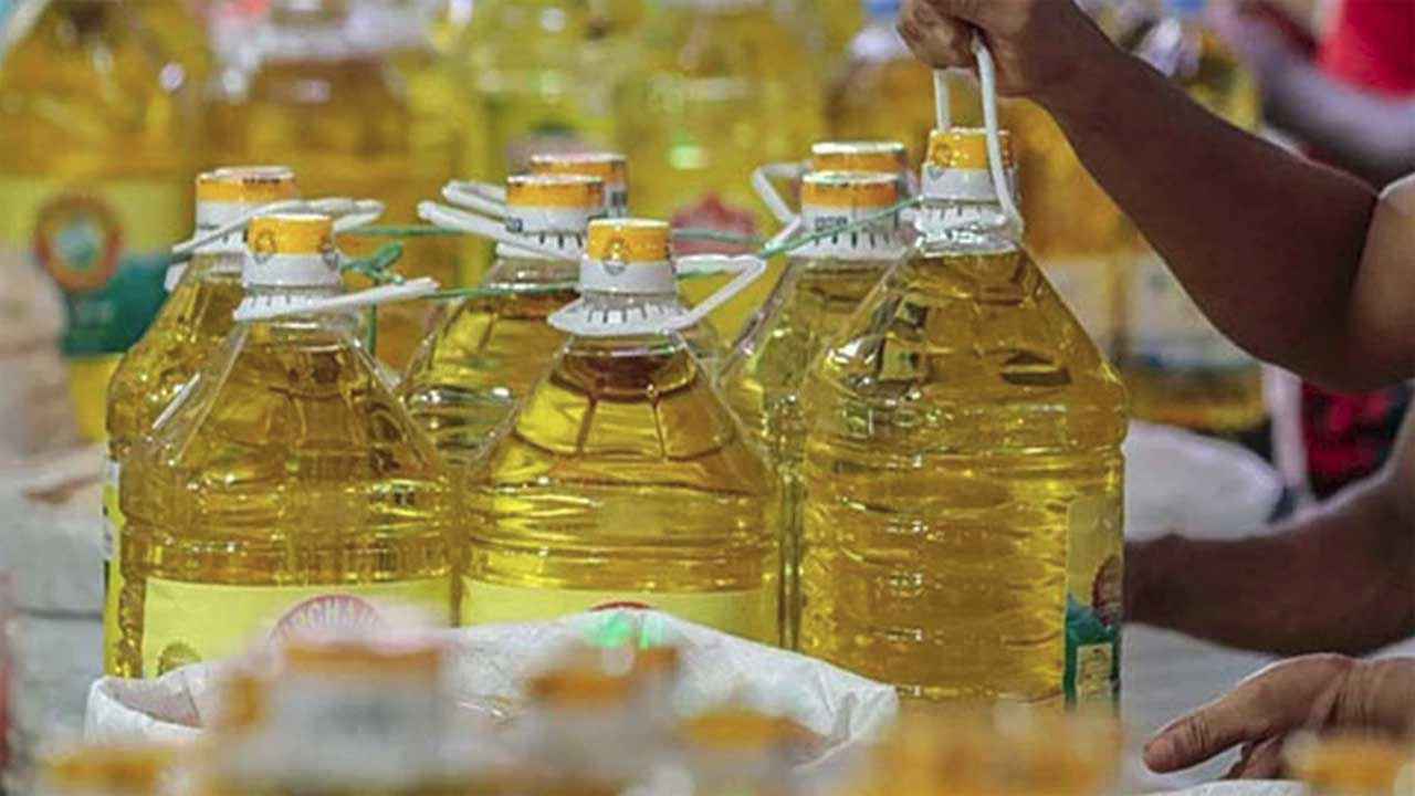 সয়াবিন তেলের দাম বৃদ্ধিতে ক্ষুব্ধ ক্রেতারা