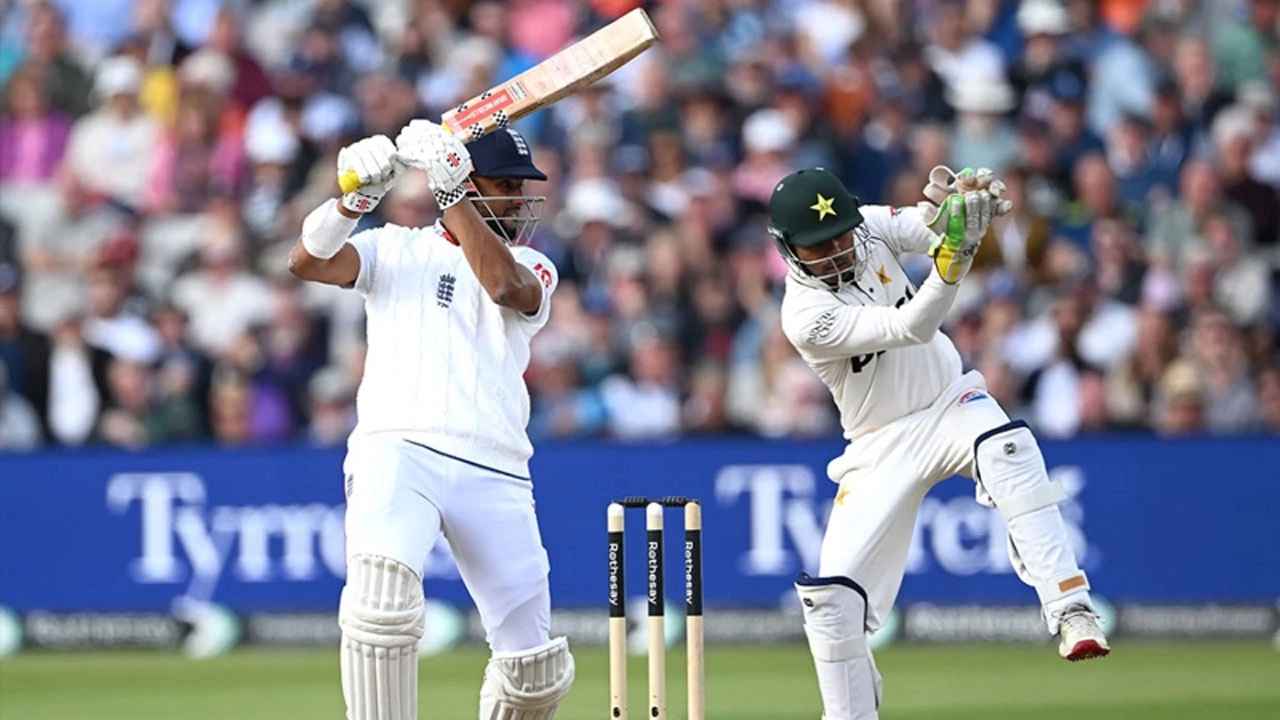এজবাস্টনে লজ্জার রেকর্ড পাকিস্তানের, প্রথম দিনেই লিড ইংল্যান্ডের