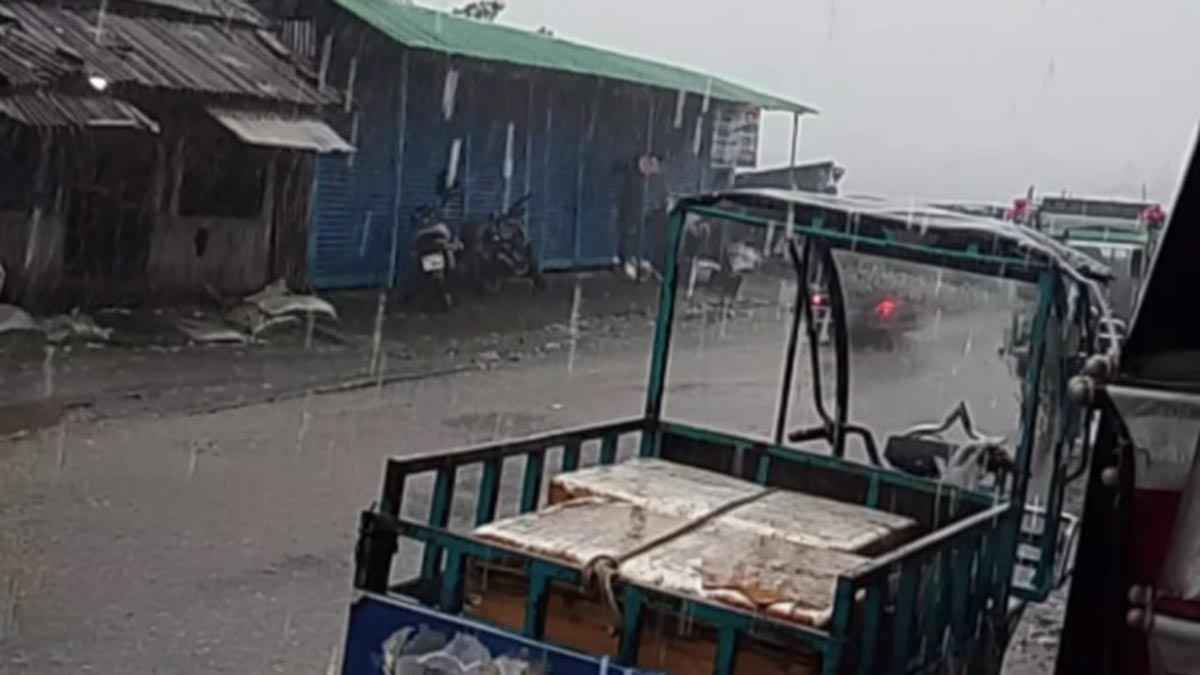 পটুয়াখালীতে টানা ৩ দিন ভারীবৃষ্টি, জনজীবনে ভোগান্তি