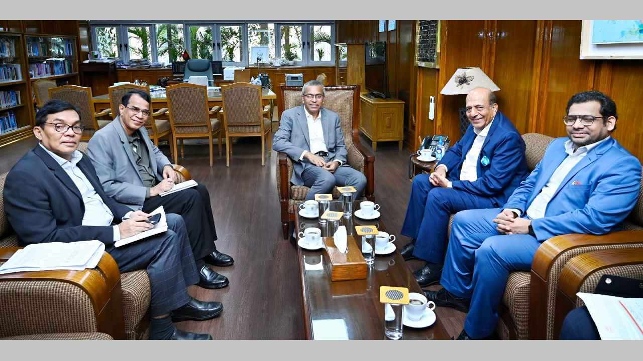 বাণিজ্য ঘাটতি কমাতে ভারতে পণ্য রফতানি বাড়ানোর আহ্বান গভর্নরের