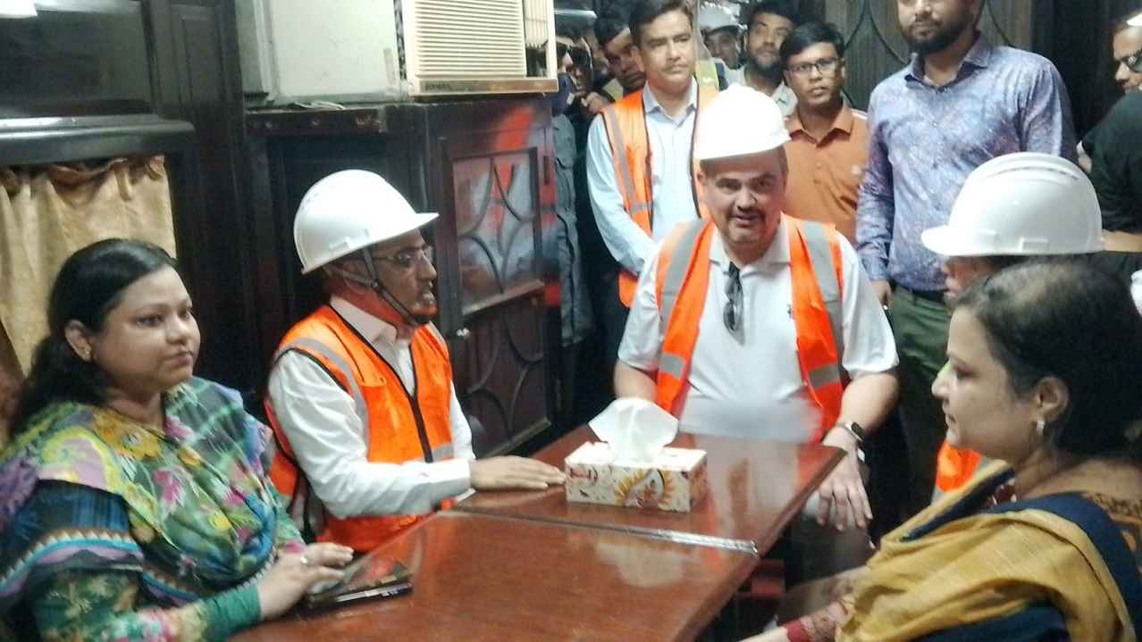 সৈয়দপুর রেলওয়ে কারখানা ও চিনি মসজিদ পরিদর্শনে মার্কিন রাষ্ট্রদূত