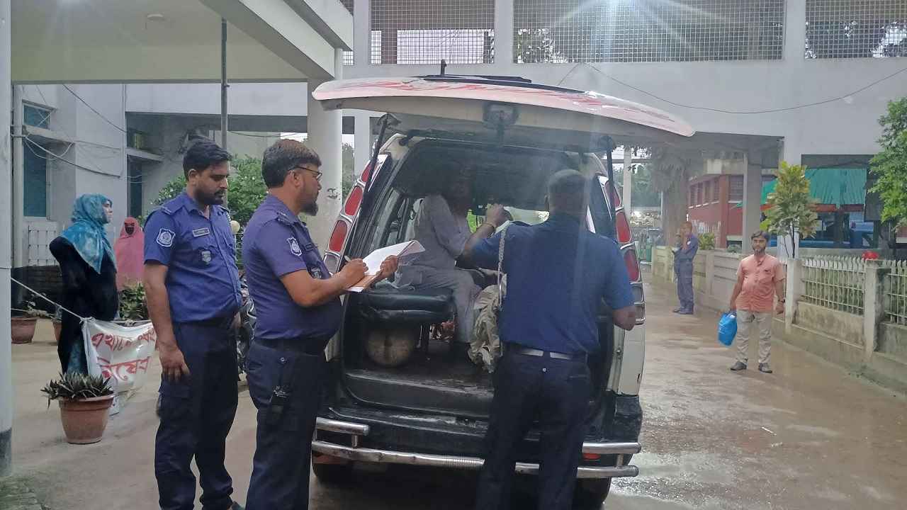 ধামরাইয়ে অটোরিকশা-পিকআপ মুখোমুখি সংঘর্ষ, নিহত ৩