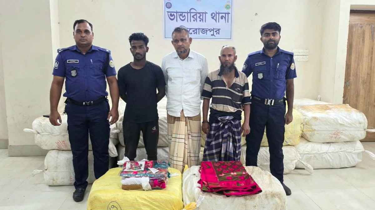পিরোজপুরে ভারতীয় শাড়িসহ আটক ৩