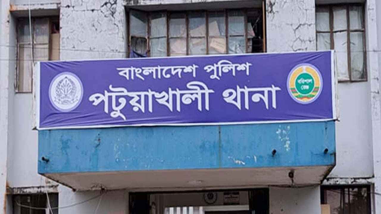 পটুয়াখালীতে আদালত প্রাঙ্গণ থেকে আ.লীগ নেতা পুলিশ হেফাজতে